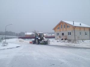 Чистка снега в поселках компании